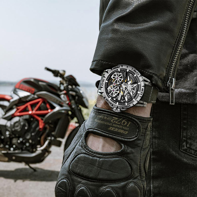 Choose easily between automatic vs manual watch.